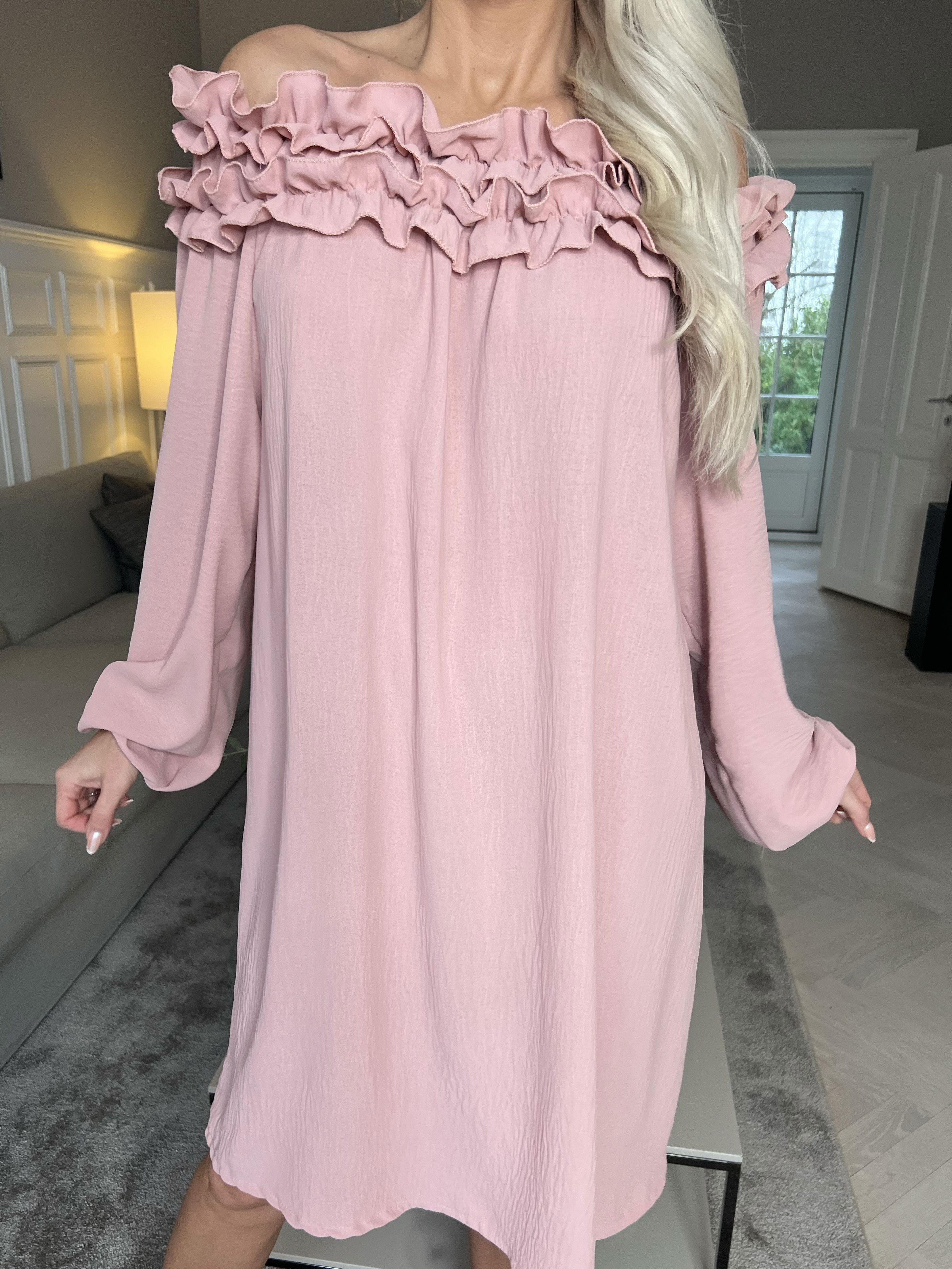 Chili Dress - Klänning med långa ärmar och volanger